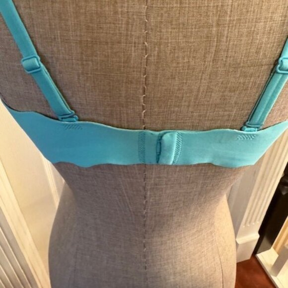 Victoria Secret very sexy push up bra 38C - Picture 3 of 5